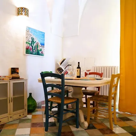 Domus Magistri - A Pochi Passi Dal Centro Storico بيت للعطل *