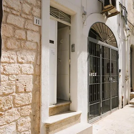 Domus Magistri - A Pochi Passi Dal Centro Storico אוסטוני