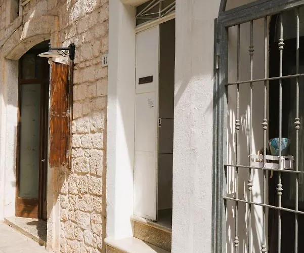 Domus Magistri - A Pochi Passi Dal Centro Storico بيت للعطل